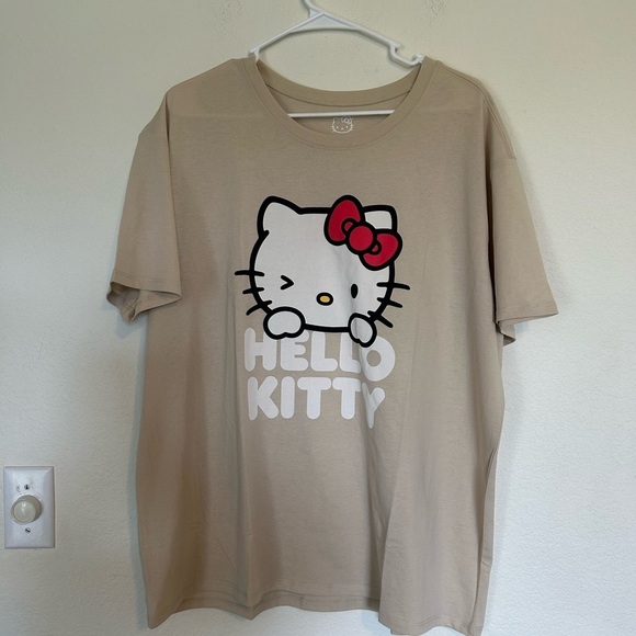 NWOT Hello Kitty Cream T-Shirts XL - Picture 1 of 6